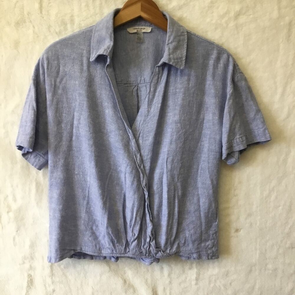 Cable & Gauge Blue Short Sleeve V-Neck Front Twist Top